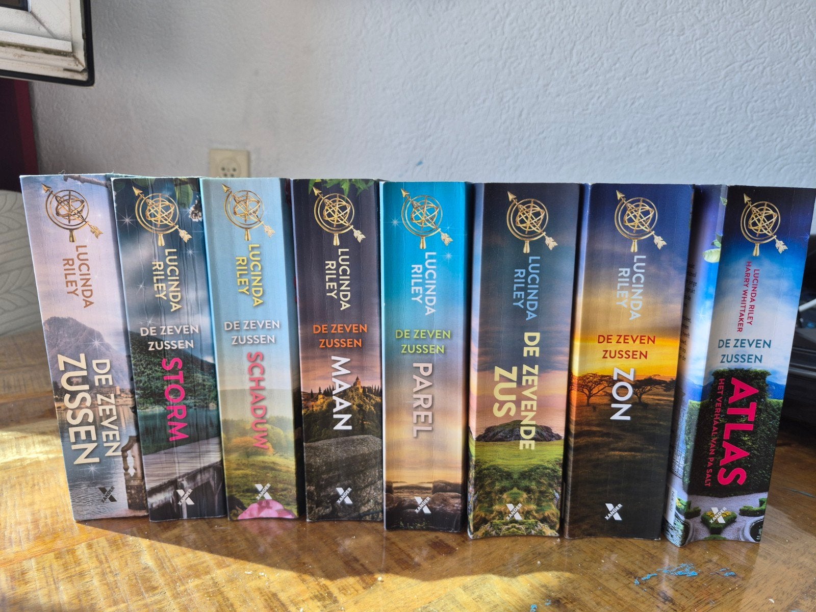 De Zeven Zussen serie - Lucinda Riley - Complete set, Boeken, Ophalen of Verzenden, Zo goed als nieuw, Lucinda Riley, Nederland