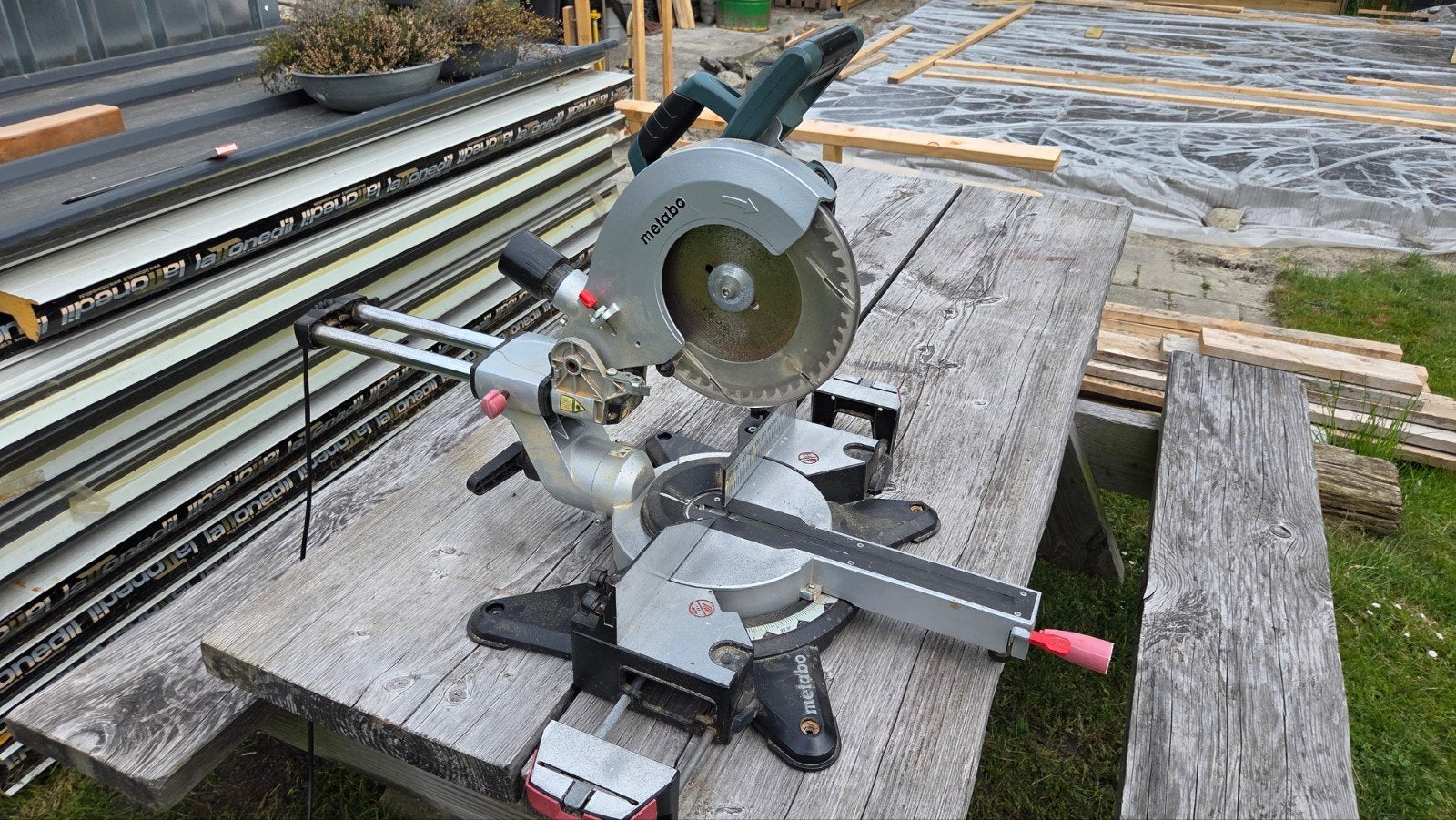 Metabo KGS 254M, Doe-het-zelf en Verbouw, Gereedschap | Zaagmachines, Ophalen, Gebruikt, Afkortzaag, 30 tot 70 mm