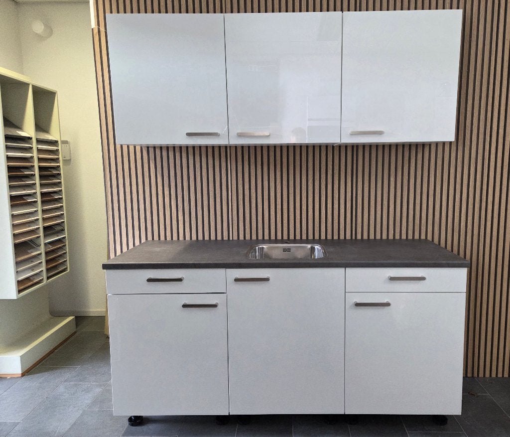 NIEUWE Q-Line HOOGGLANS Keuken ca. 180 cm breed / INNOVARE