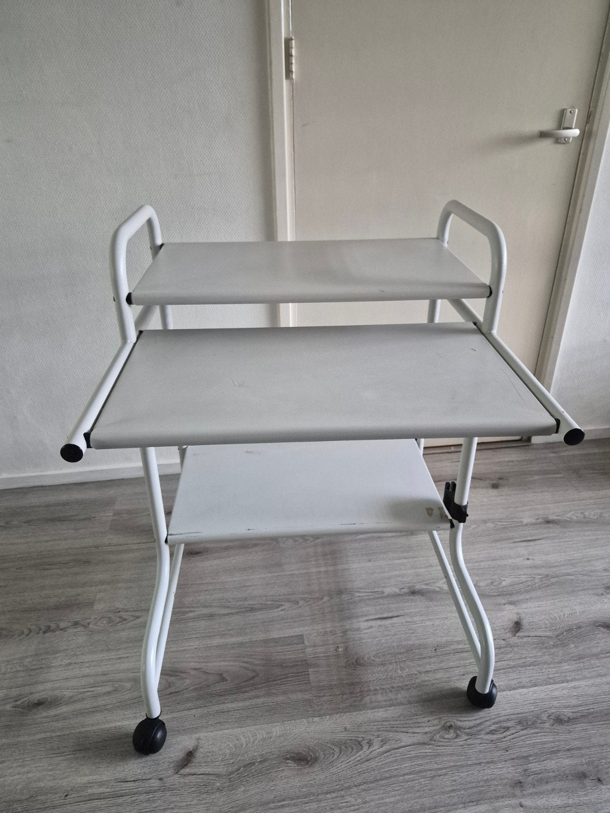Mooie computer pc tafel met wielen en opbergruimte, Huis en Inrichting, Ophalen, Gebruikt, 70 tot 120 cm, Modern