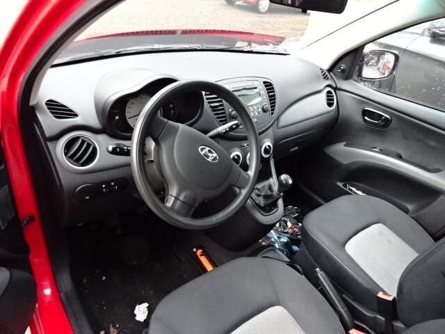Foto 9 van Hyundai I 10 bj 2010 136000 km voor demontage.