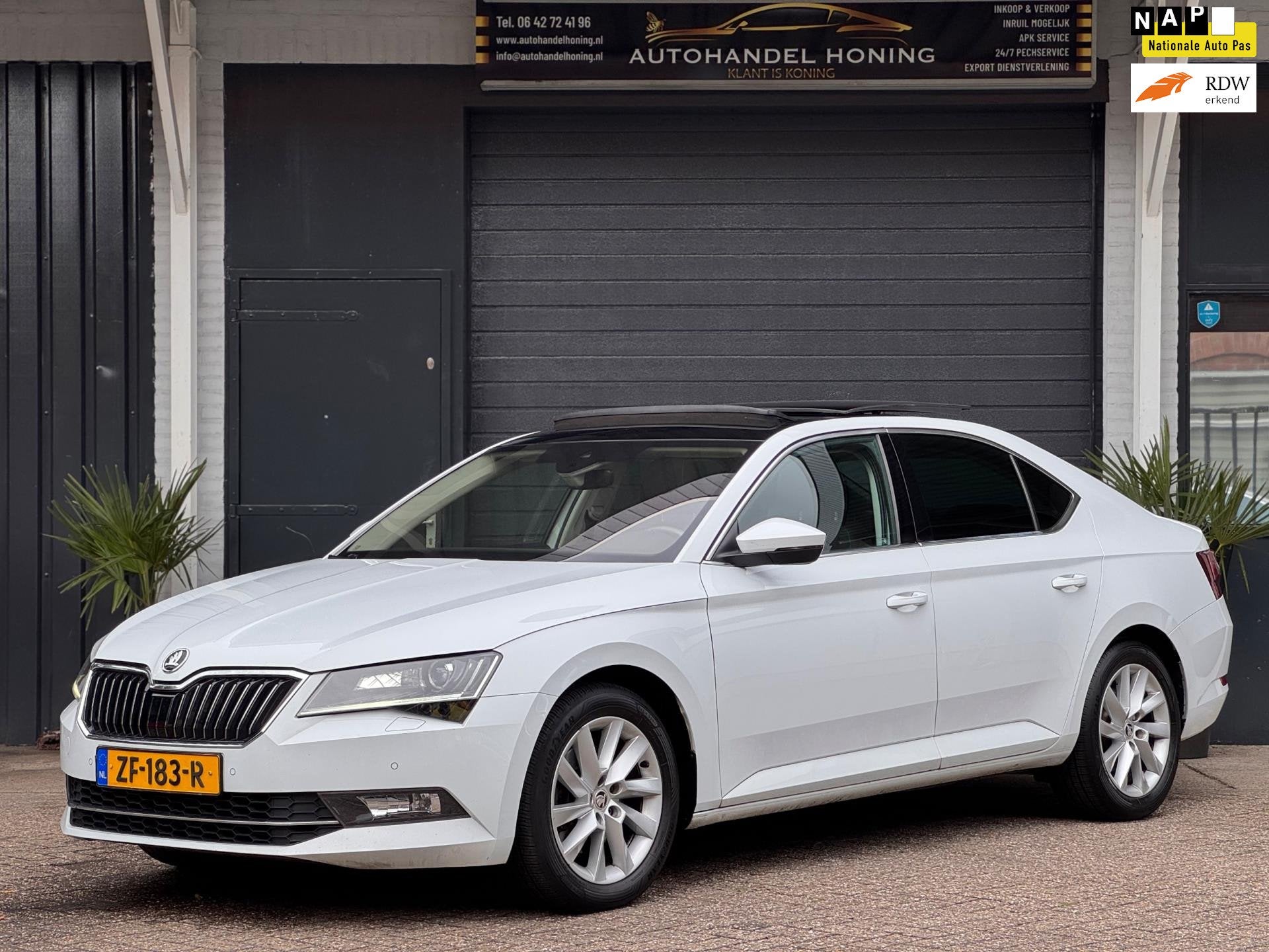 Skoda Superb 1.5 TSI ACT/AUT/PANO/NAVI/XENON/PDC/BOMVOLL, 730 kg, 4 cilinders, 150 pk, Wit