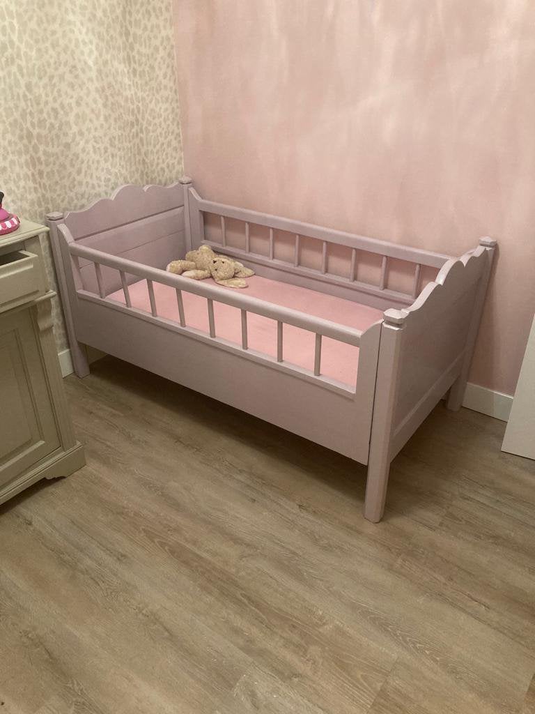 Antiek brocante peuterbed, Kinderen en Baby's, Kinderkamer | Bedden, Ophalen, Zo goed als nieuw, 180 cm of meer, 85 tot 100 cm