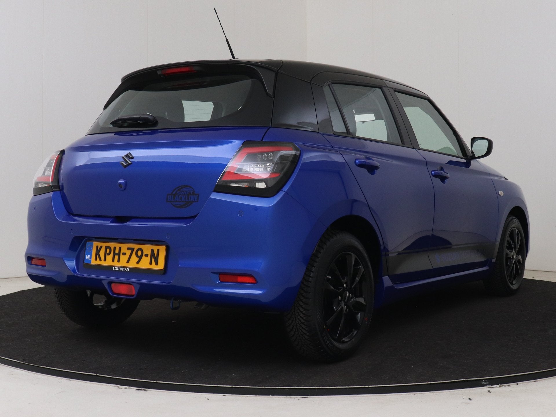 Suzuki Swift 1.2 Blackline Smart Hybrid Ltd. | Smart Entry &, Voorwielaandrijving, 12 maanden, Stof, Zwart