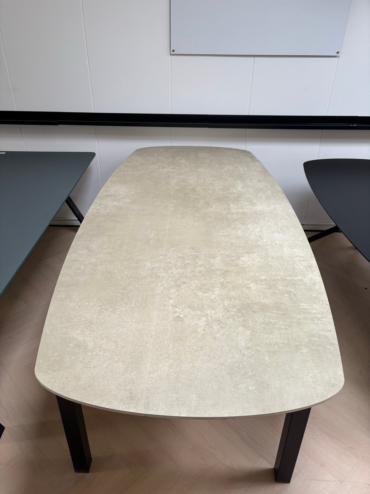 Kas20 Outlet Keramiek Tafel - 240x100cm, Zwarte Stalen Poten, Huis en Inrichting, 100 tot 150 cm, Ophalen of Verzenden, Vijf personen of meer