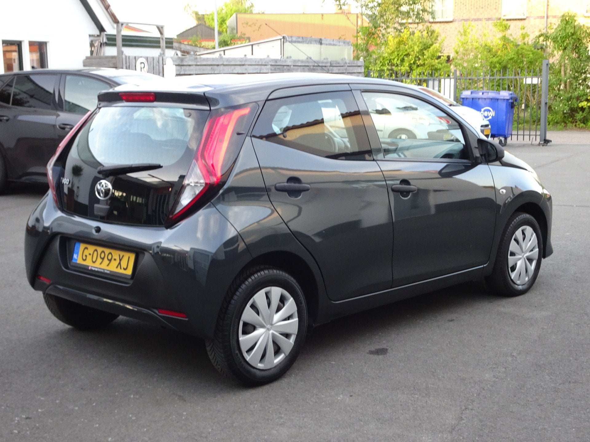 Toyota Aygo 1.0 VVT-i x-fun Airco, elektrische ramen, centra, Voorwielaandrijving, Stof, Gebruikt, 4 stoelen