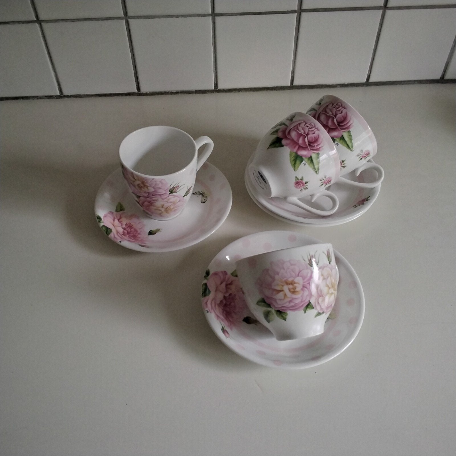Janneke brinkman  roses 4 kop en schotels en 3 petitfours, Huis en Inrichting, Keuken | Servies, Ophalen of Verzenden, Porselein