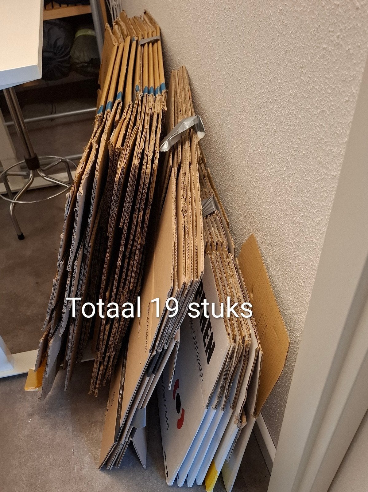 19 stuks gebruikte verhuisdozen, Ophalen, 40 tot 60 cm, Opvouwbaar, 50 tot 75 cm