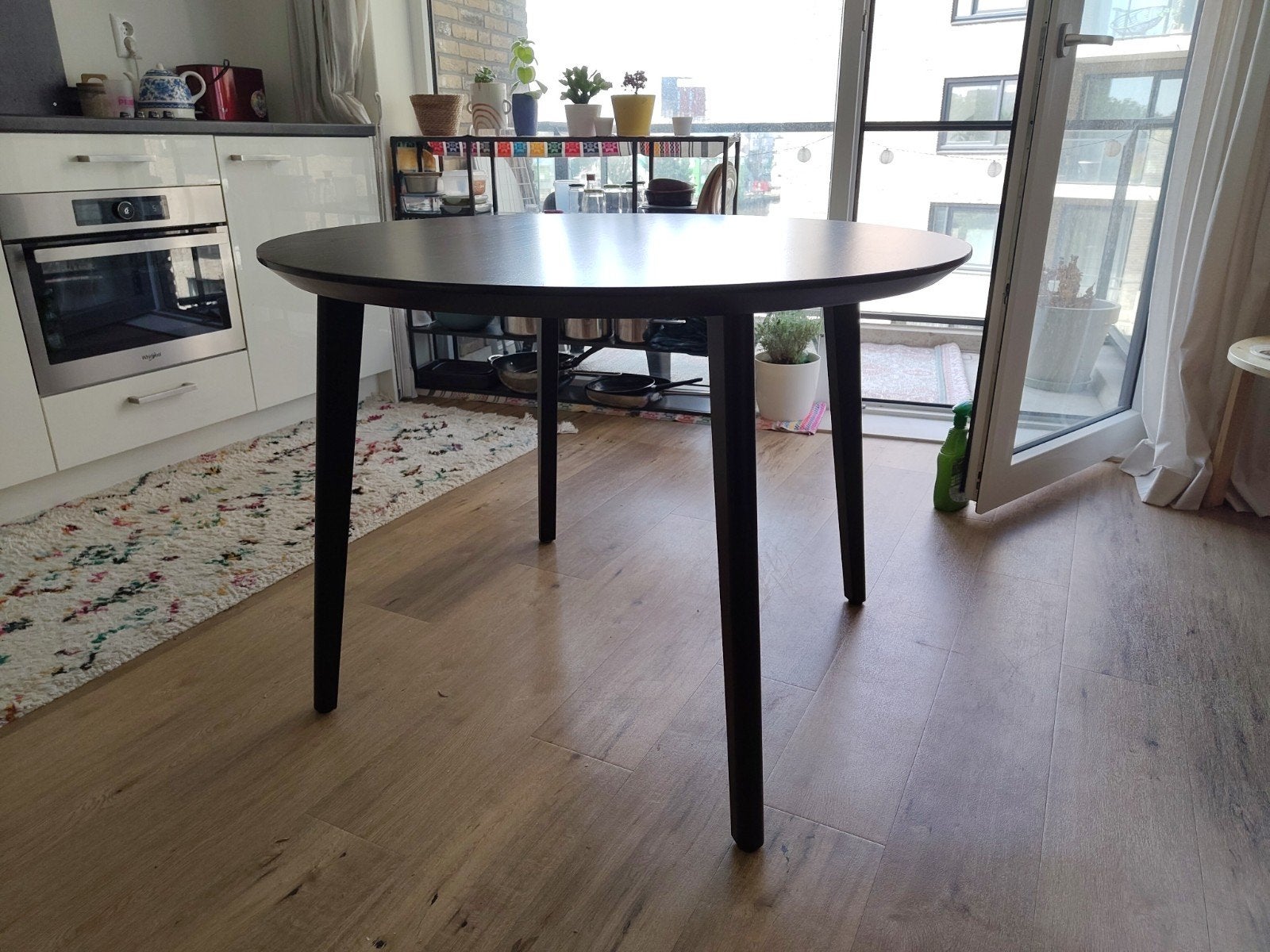 Ikea Lisabo zwarte ronde tafel / black table, Huis en Inrichting, Tafels | Eettafels, Ophalen, Rond, Zo goed als nieuw, Vier personen