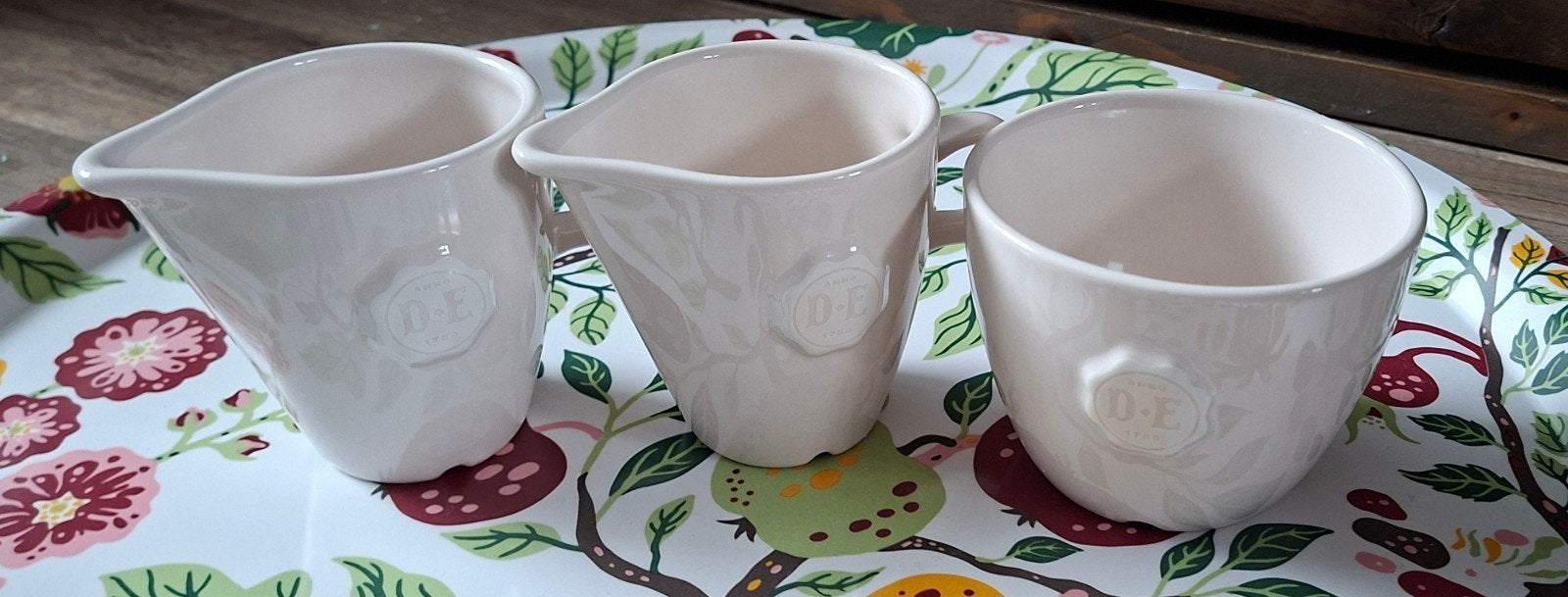 Douwe Egberts 2 melkkannetjes en 1 suikerpot, Ophalen of Verzenden, Zo goed als nieuw, Overige stijlen, Overige typen