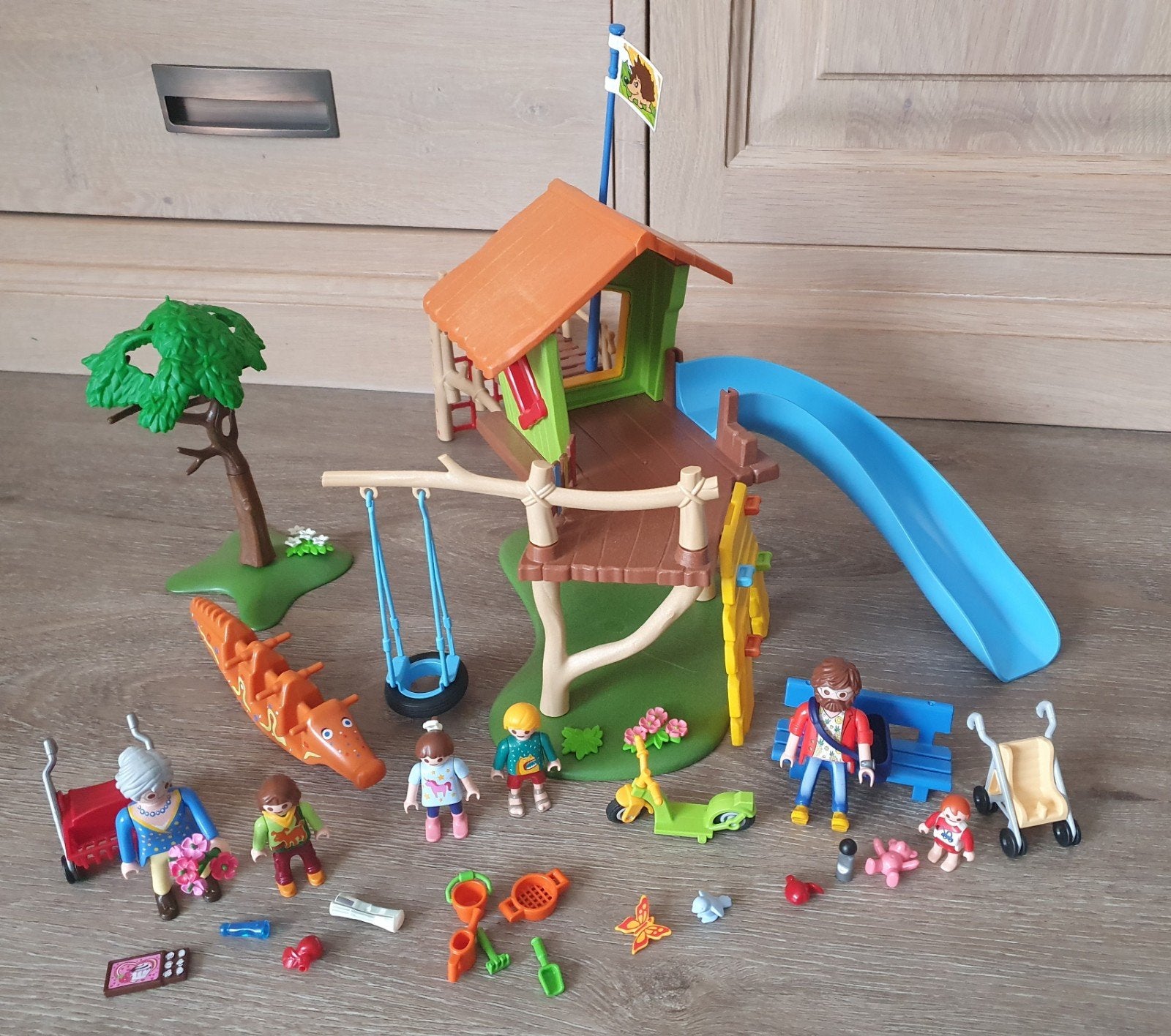 Playmobil 70281 Avontuurlijke speeltuin en 70491 oma, Kinderen en Baby's, Ophalen of Verzenden, Gebruikt