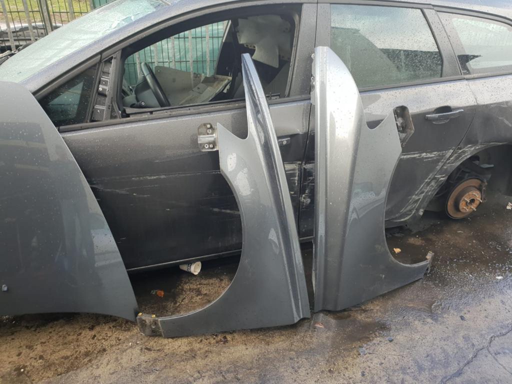 VOLVO V50 VOORSCHERMEN BJ 2006 TOT 2009, Gebruikt, -, -, Ophalen of Verzenden