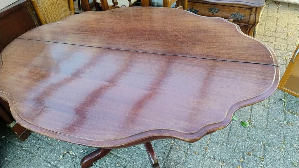 Antieke tafel., Ophalen