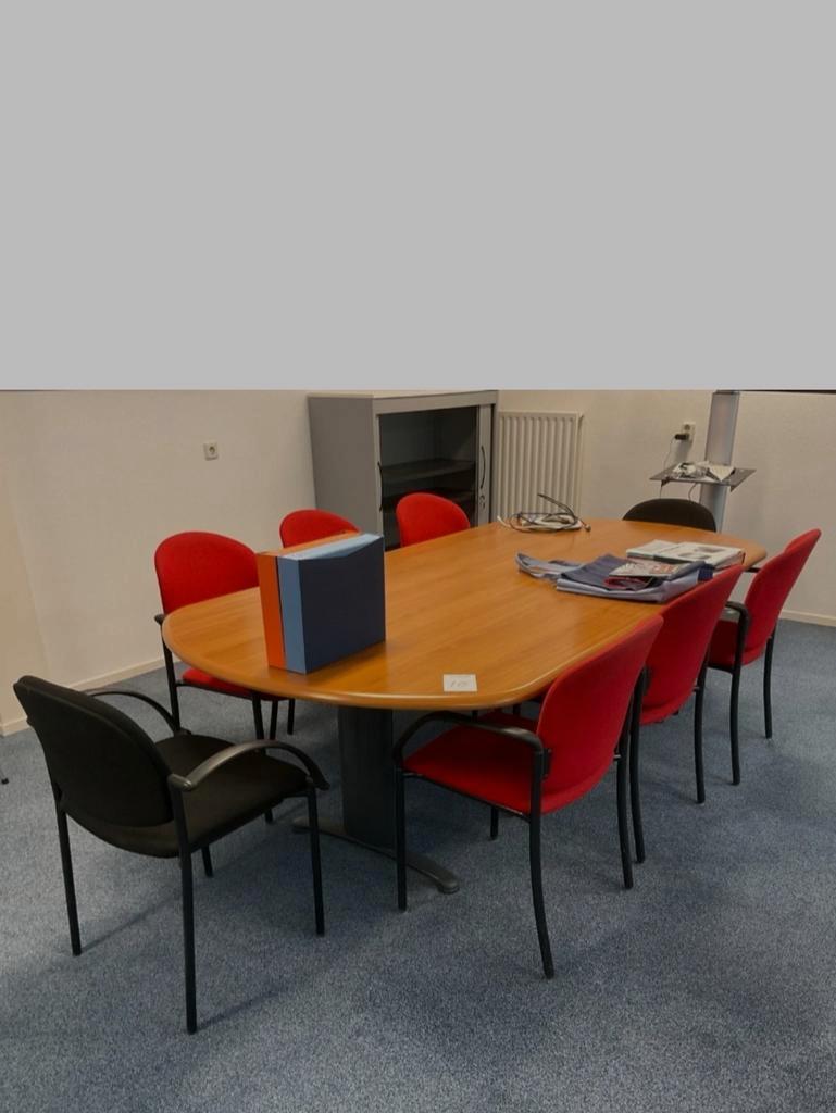 Vergader set tafel + 6 rode stoelen goed kwaliteit z.g.a.n, Ophalen, Zo goed als nieuw