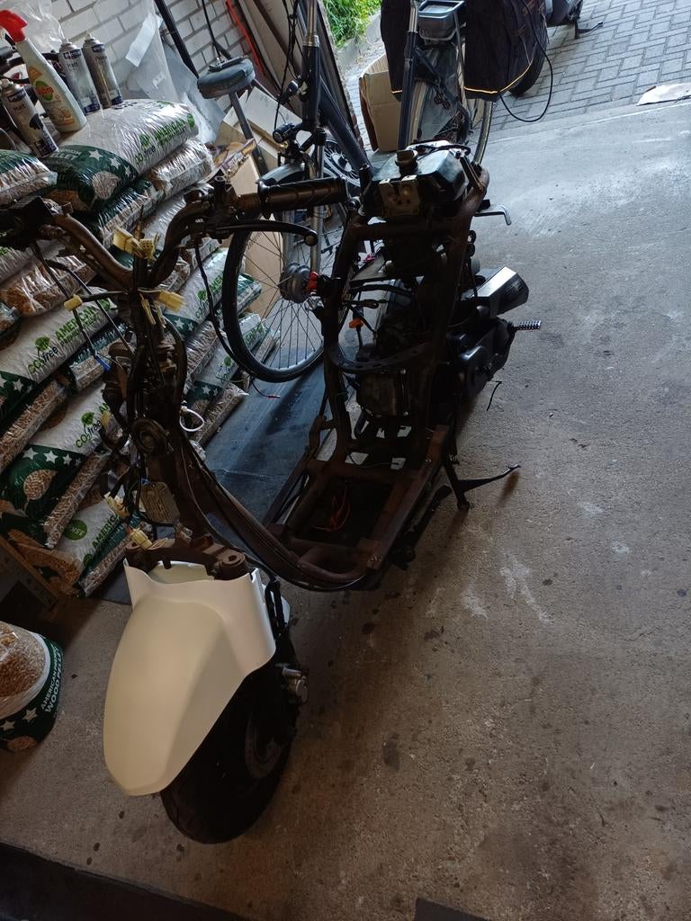 Kymco/AGM/BTC motoronderdelen" en "Scooter onderdelen, Fietsen en Brommers, Brommeronderdelen | Algemeen, Overige typen, Ophalen of Verzenden