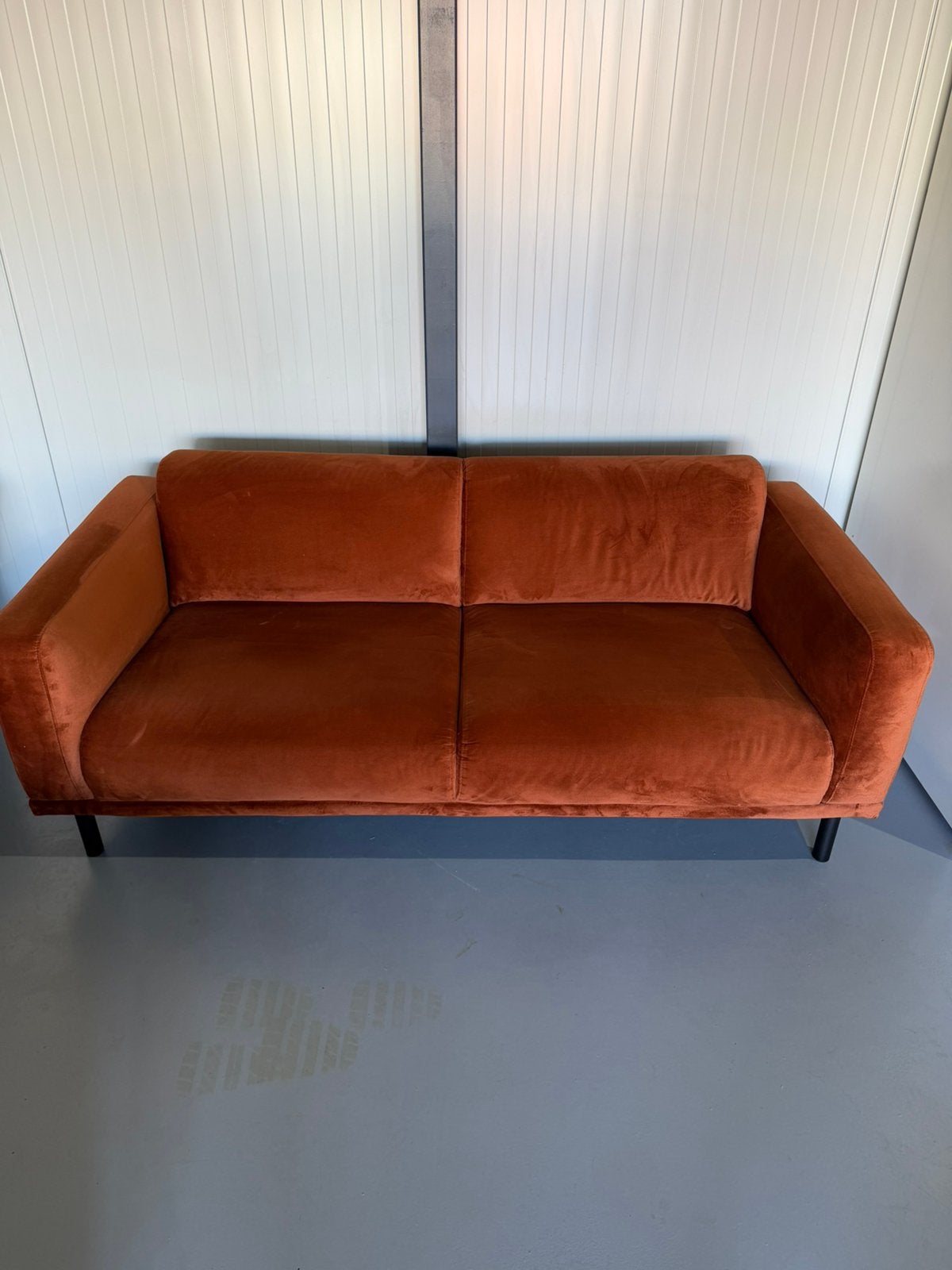Sfeervolle 3-zits Velvet Bank – Terracotta / Roestoranje, Tweepersoons, 75 tot 100 cm, Ophalen of Verzenden, Zo goed als nieuw