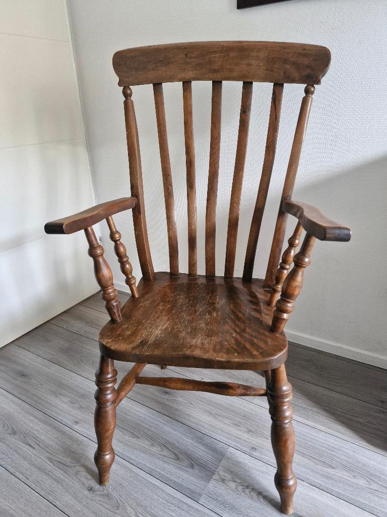Antieke houten leunstoel, Gebruikt, Bruin, Eén, Hout