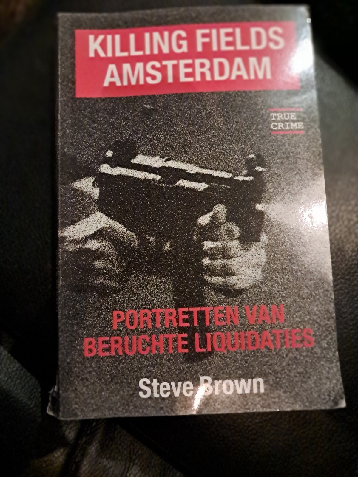 Steve Brown - Killing fields Amsterdam, Sandra Brown, Ophalen of Verzenden, Zo goed als nieuw, Nederland
