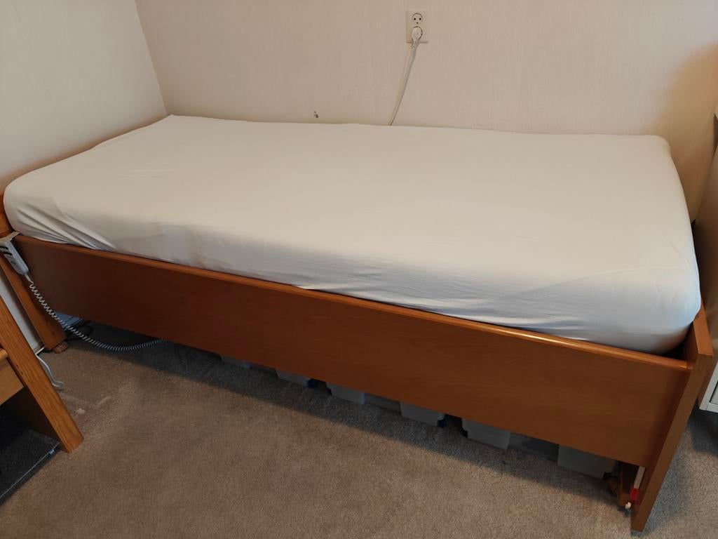 Gratis verstelbaar bed ophalen in Maartensdijk, Ophalen, 90 cm, Eenpersoons, Bruin