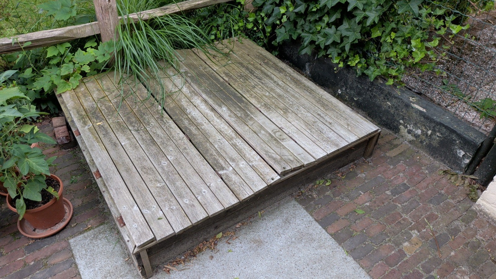 Zandbak met deksel - opknapper, gratis af te halen, Ophalen, Gebruikt
