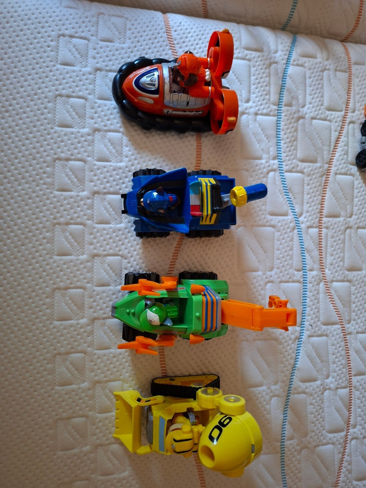 middelmaat 4x pawpatrol auto's en boot, Ophalen of Verzenden