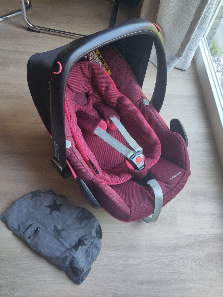 Maxi Cosi Pebble Plus autostoel met onderstel, Ophalen, Autogordel, Zo goed als nieuw, 0 t/m 13 kg