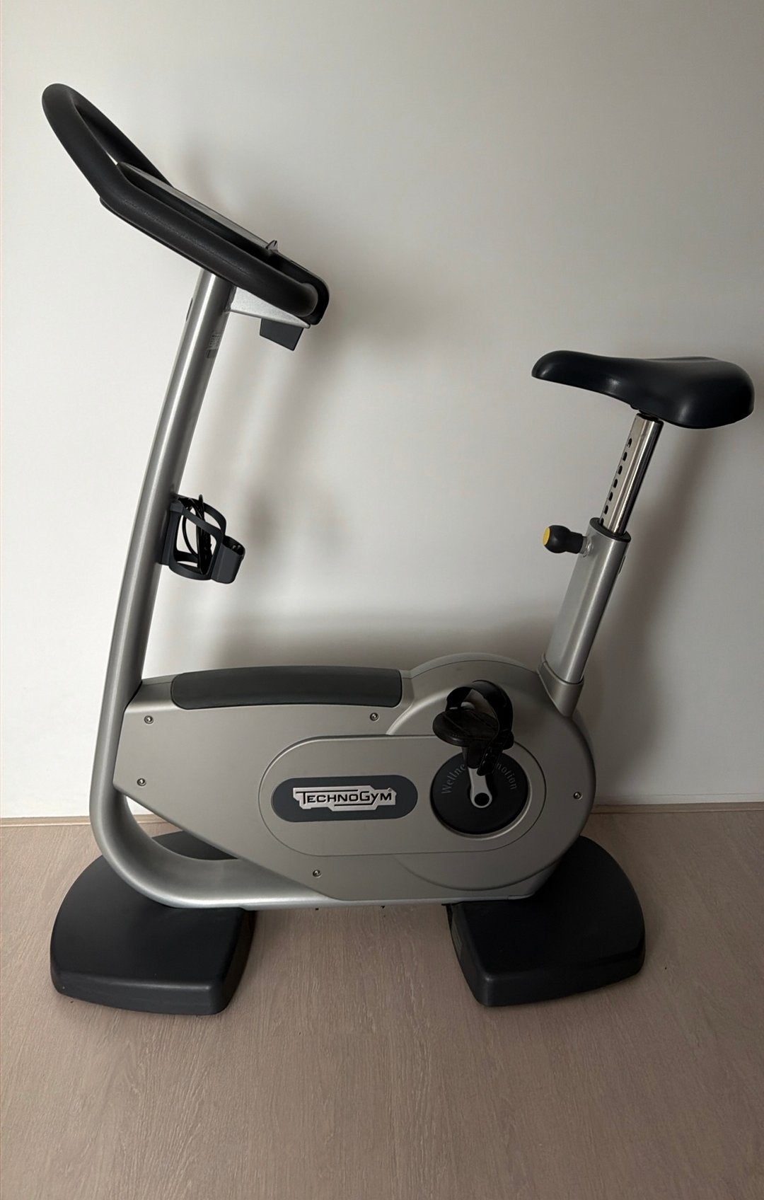 Technogym bike forma, Sport en Fitness, Ophalen, Zo goed als nieuw, Benen, Overige typen
