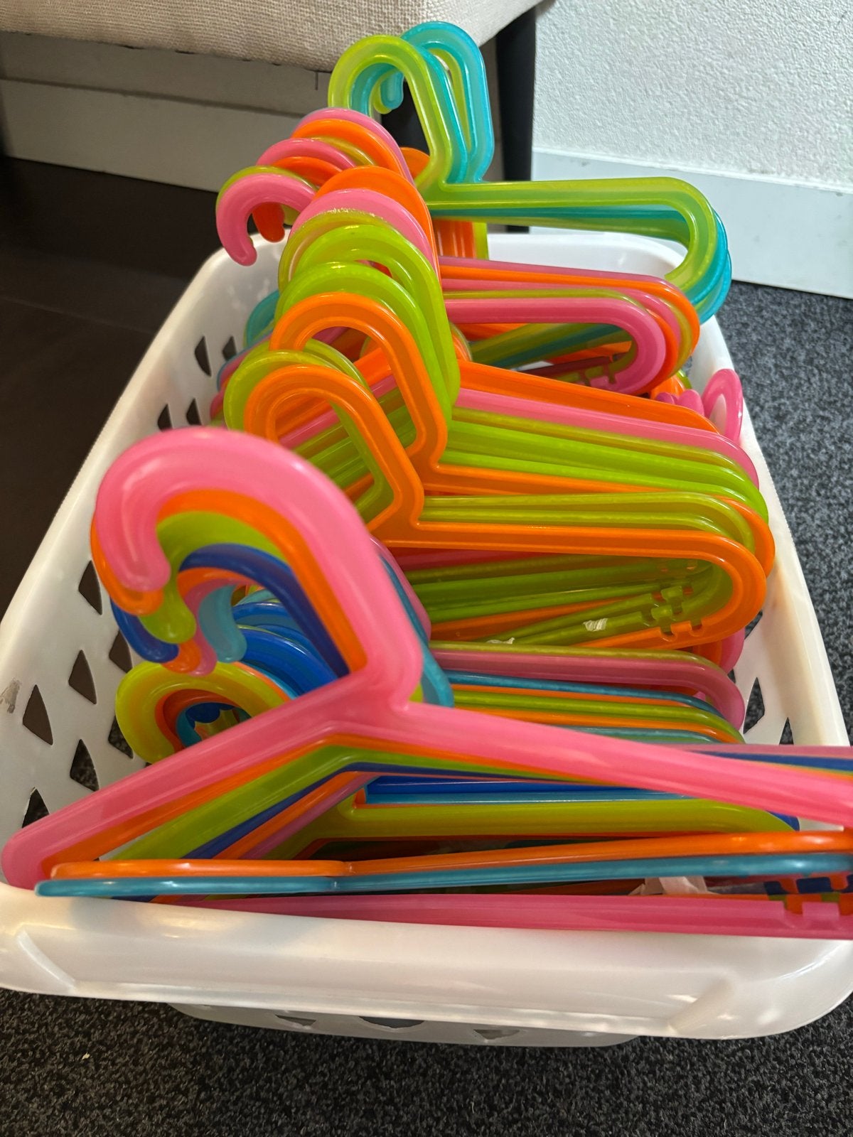 IKEA plastic kledinghangers voor kinderen. 145 stuks, Ophalen of Verzenden, Gebruikt, Kunststof, Kinderen