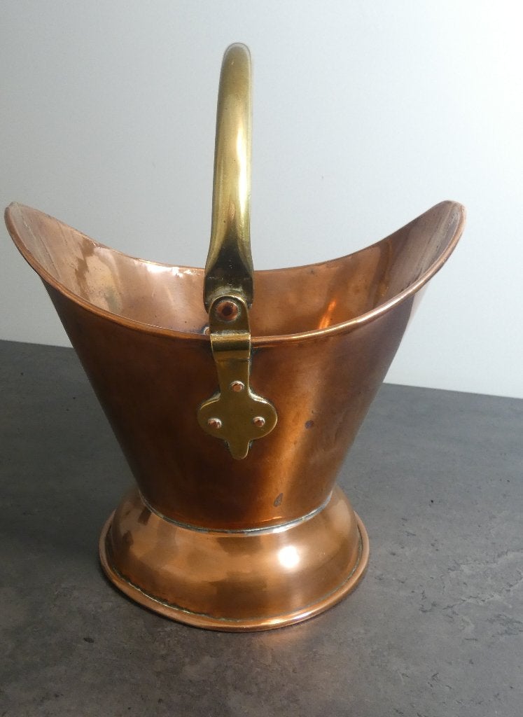 Antieke koperen en messing helm kolen emmer [1985], Ophalen of Verzenden