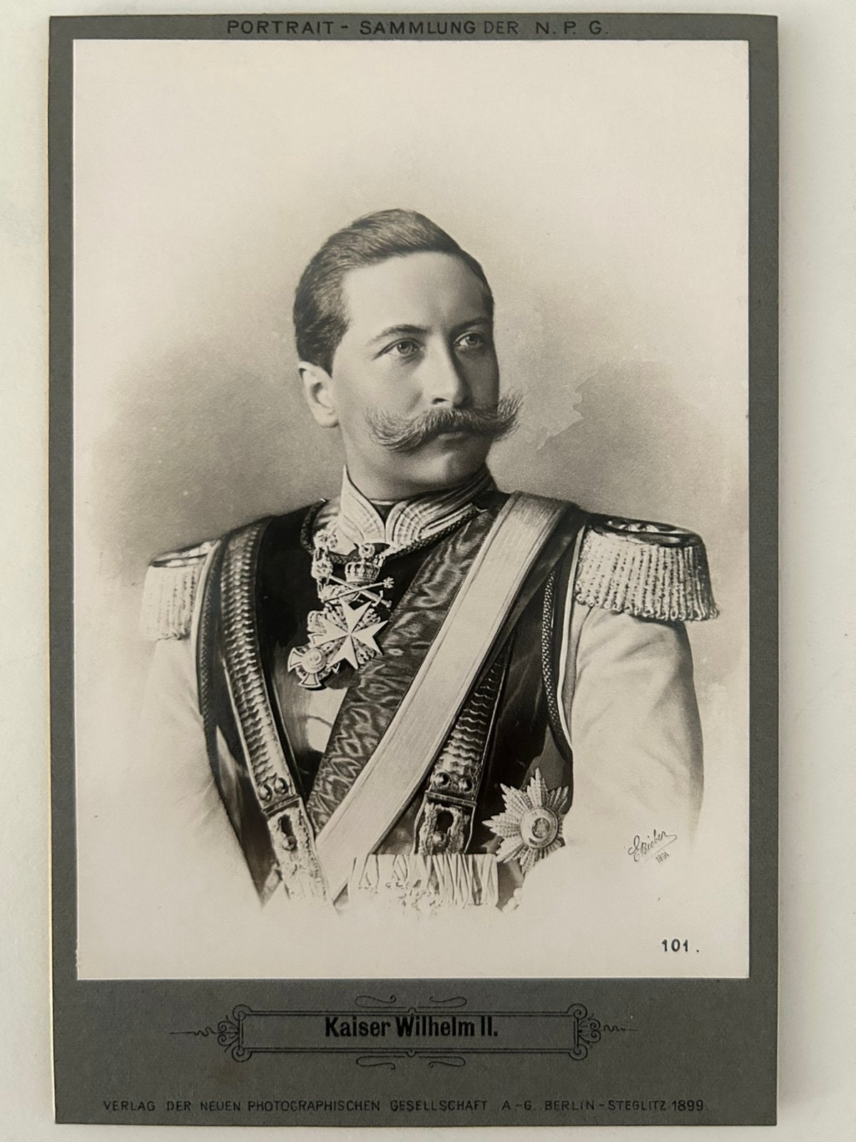 Adel kabinetsphoto Keizer Wilhelm II met borstplaat kuras, Verzamelen, Ophalen of Verzenden, Voor 1940, Zo goed als nieuw, Overige onderwerpen