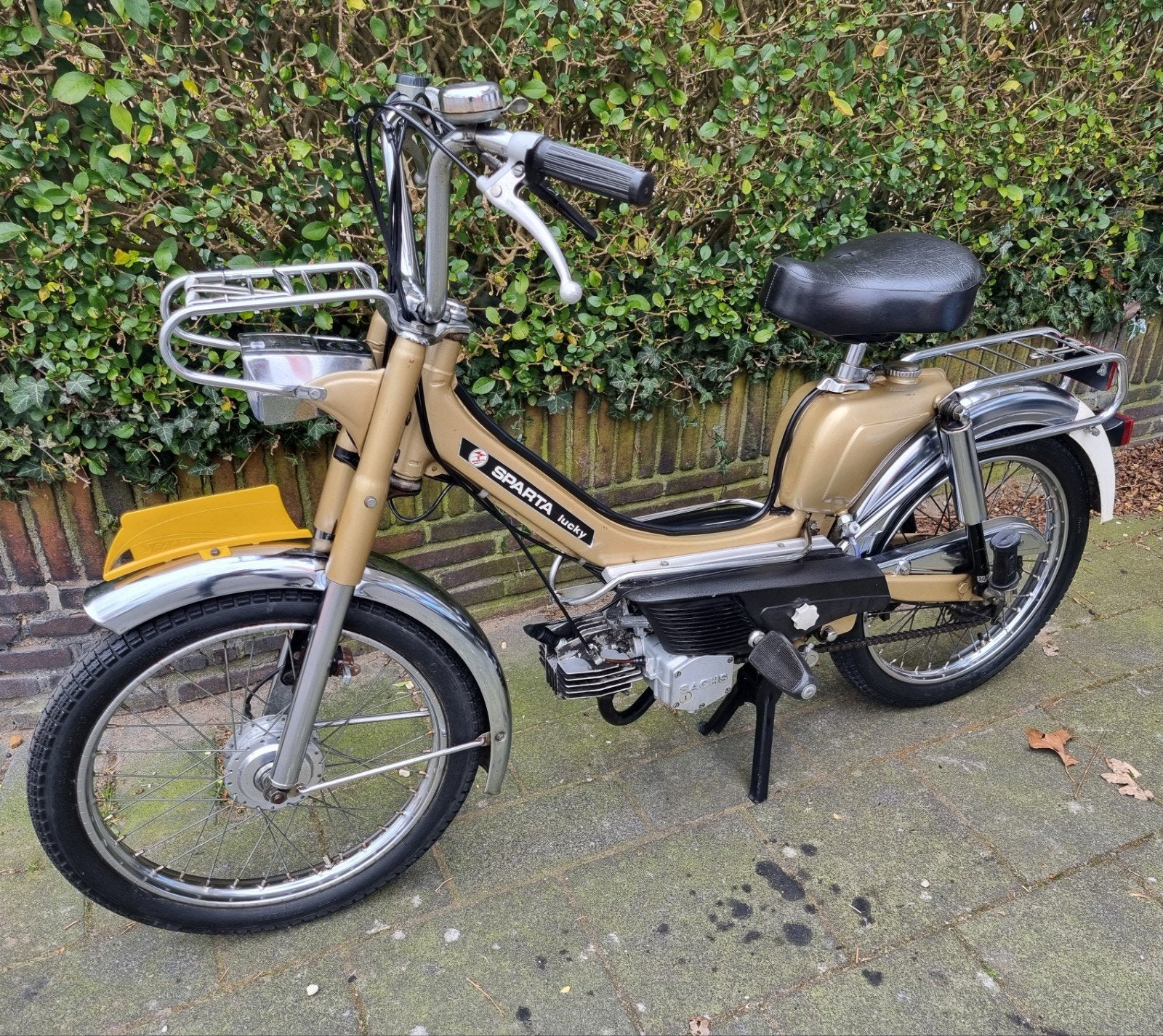 Sparta lucky zonder kenteken staat al lang stil loopt niet, Ophalen, Sparta