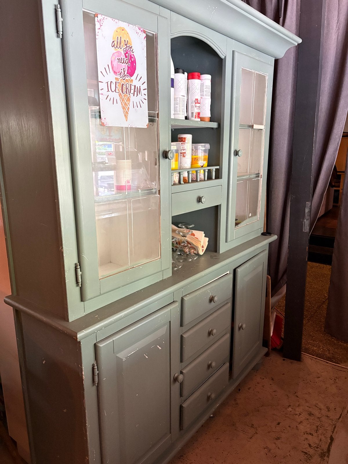Gratis kast - Landelijke stijl dressoir met vitrine, Ophalen, Gebruikt, 100 tot 150 cm, 200 cm of meer