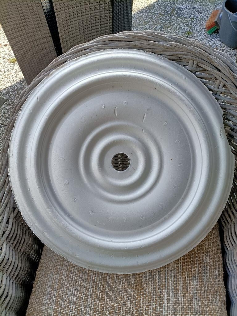 Sier plafond ornament, Ophalen
