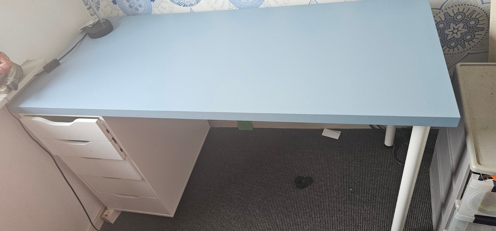 IKEA bureau met ladeblok - lichtblauw blad, Ophalen, Met lades, Gebruikt, Spaanplaat of MDF