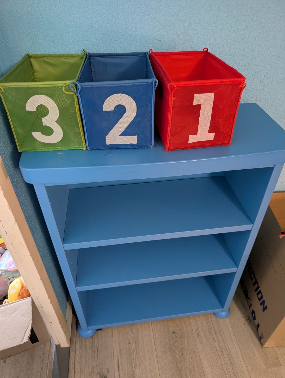 Kinderkamer boeken kast. Je krijg die 3 mandjes er bij., Ophalen, 50 tot 70 cm, 105 cm of meer