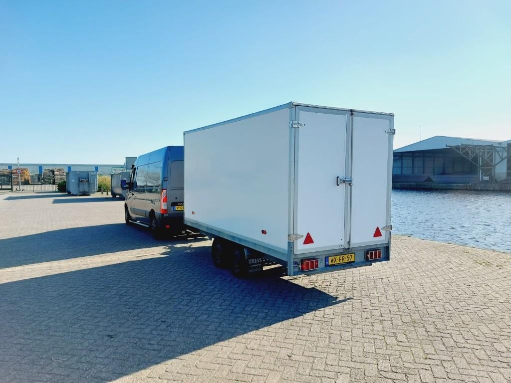 Gesloten aanhanger boedelbak huren, Met chauffeur, Aanhangwagen