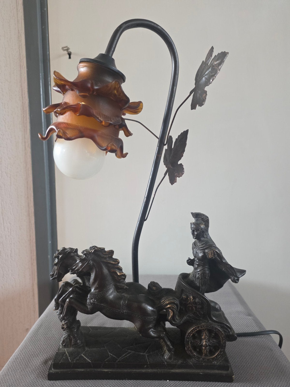 Vintage Art Deco Tafellamp - Romeinse Strijdwagen & Paarden, Ophalen of Verzenden
