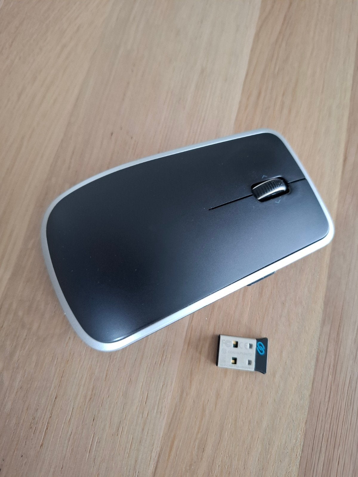Dell draadloze muis inclusief USB-dongel, Computers en Software, Muizen, Muis, Ophalen of Verzenden, Zo goed als nieuw, Draadloos