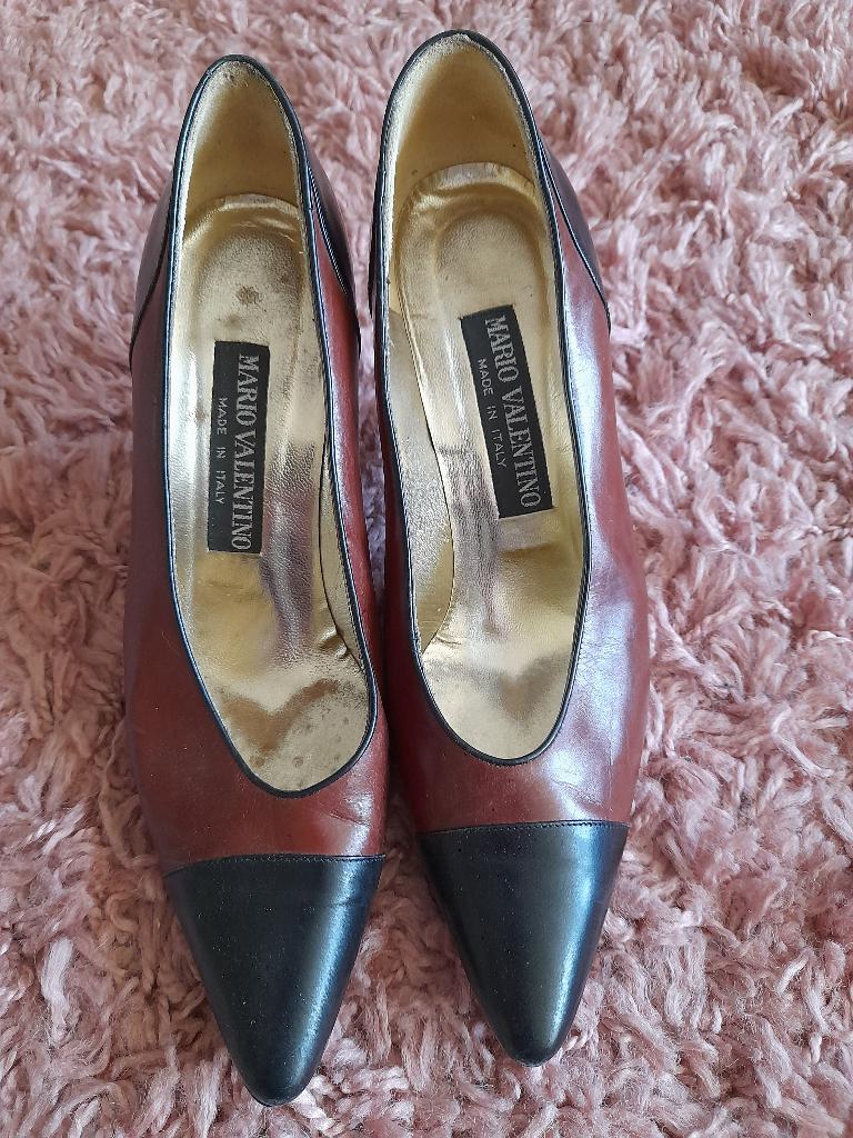 Mario valentino schoenen maat 8 . Voelt zo als maat 37, Kleding | Dames, Schoenen, Pumps, Mario Valentino, Zwart, Ophalen of Verzenden
