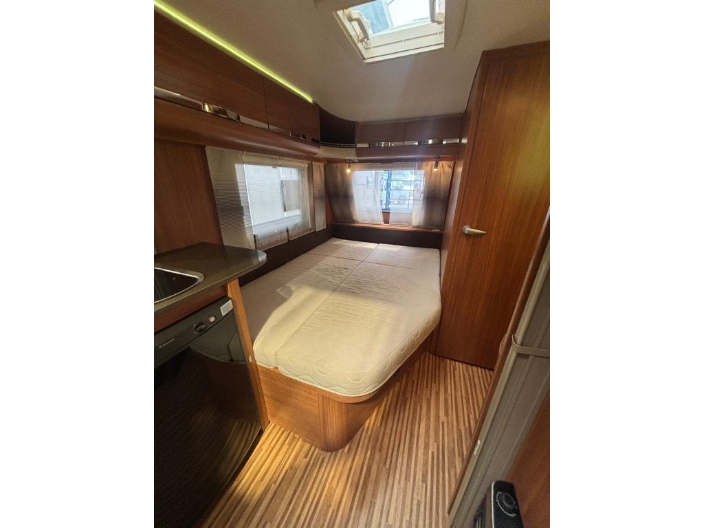 Adria Adora 462 PU voortent fietsenrek fransbed lichtgewicht, Rondzit, Bedrijf, 4 tot 5 meter, Tot en met 4