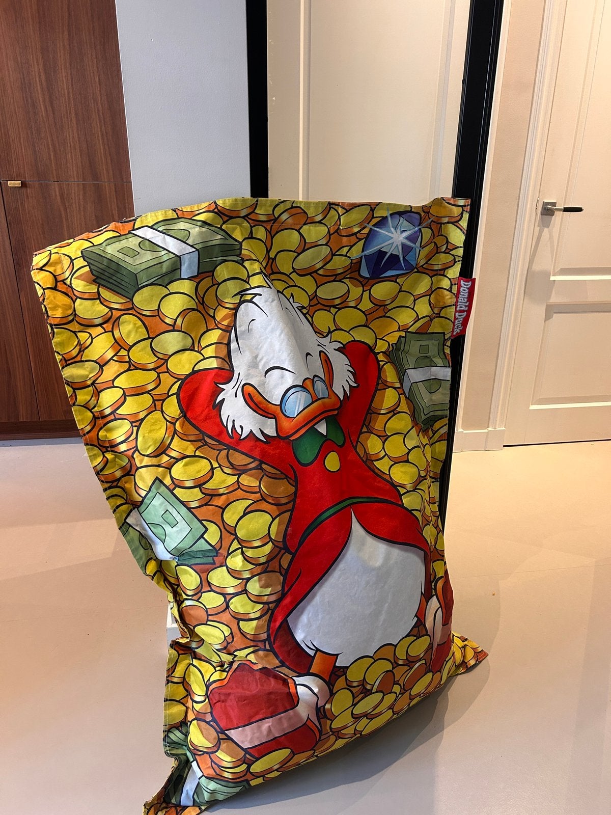 Dagobert Duck zitzak, Ophalen