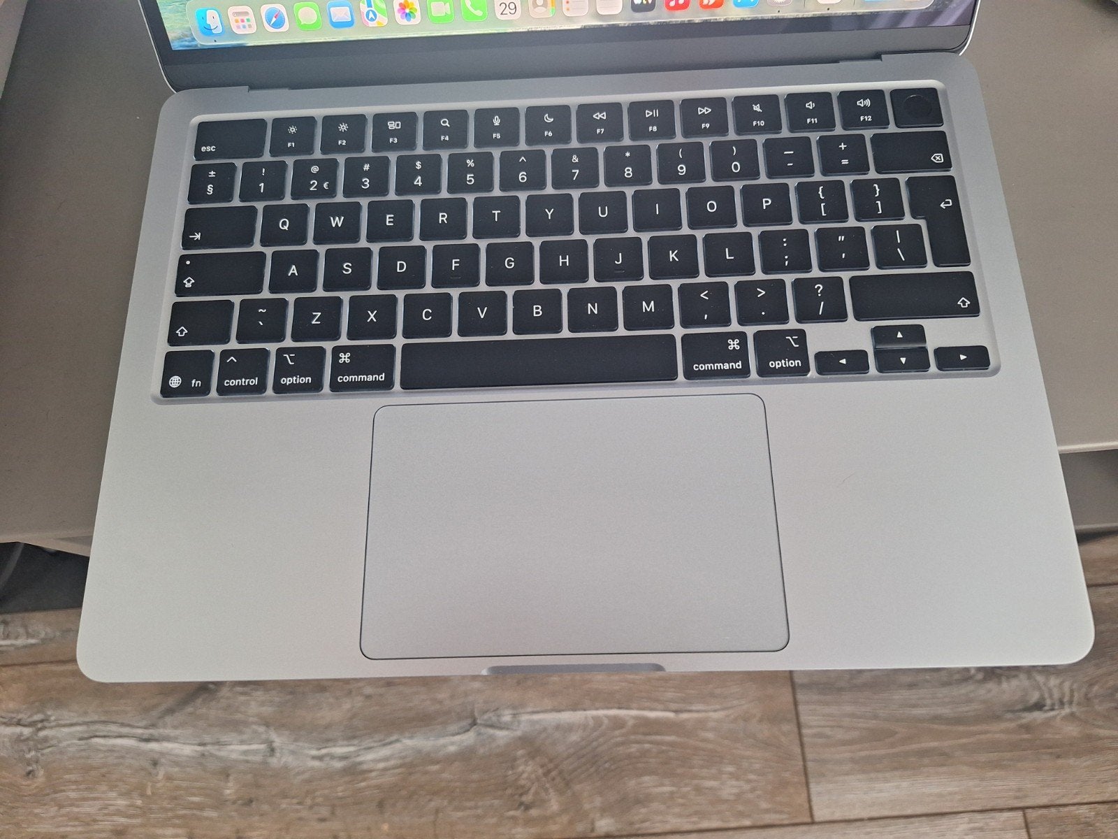 Foto 7 van macbook air 13 m5 blauw 16 512 bon aug 2026 gar aug 2028 3cy