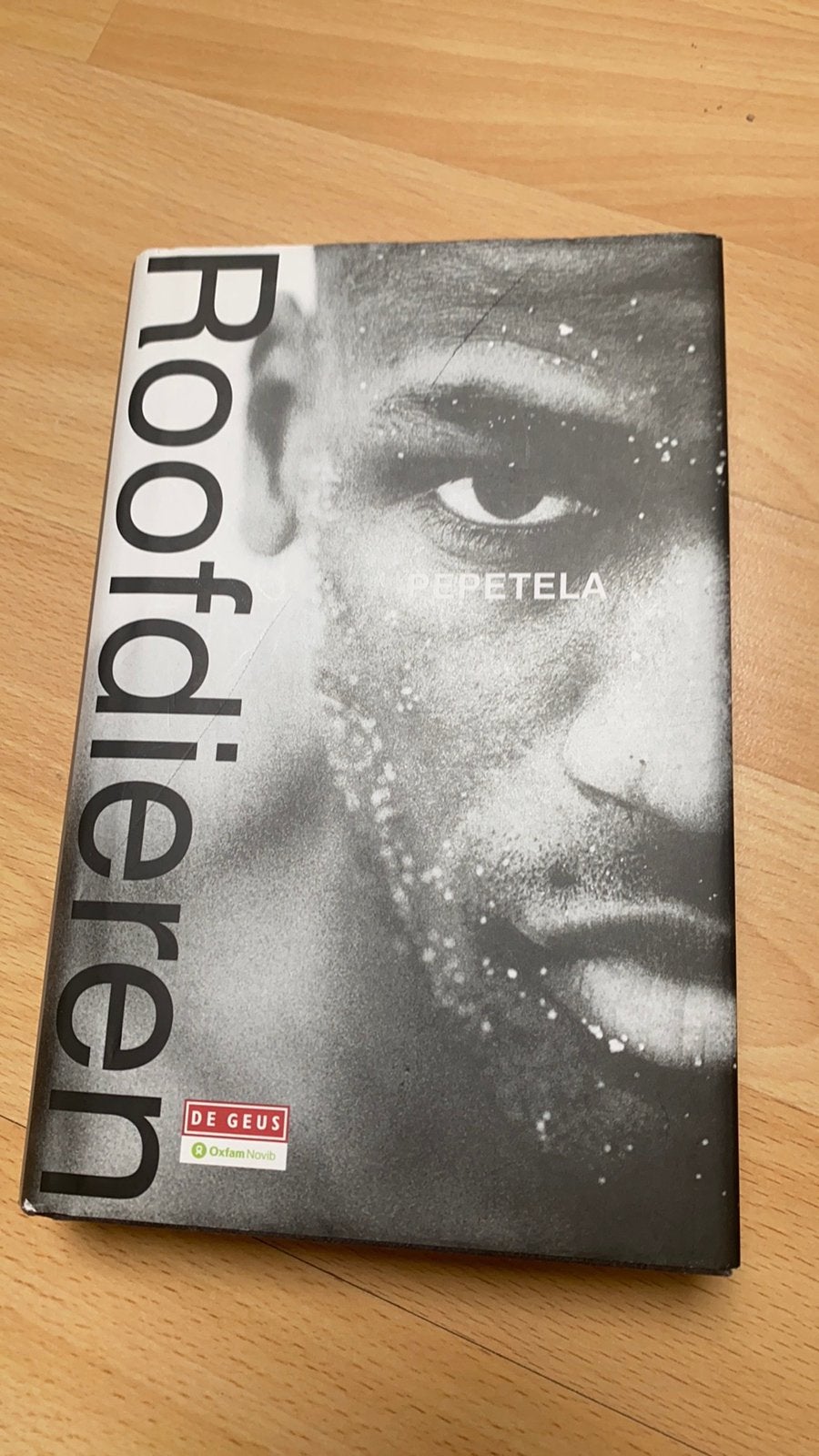 Boek roofdieren pepetela Afrikaans Angola roman, Boeken, Ophalen of Verzenden, Gelezen