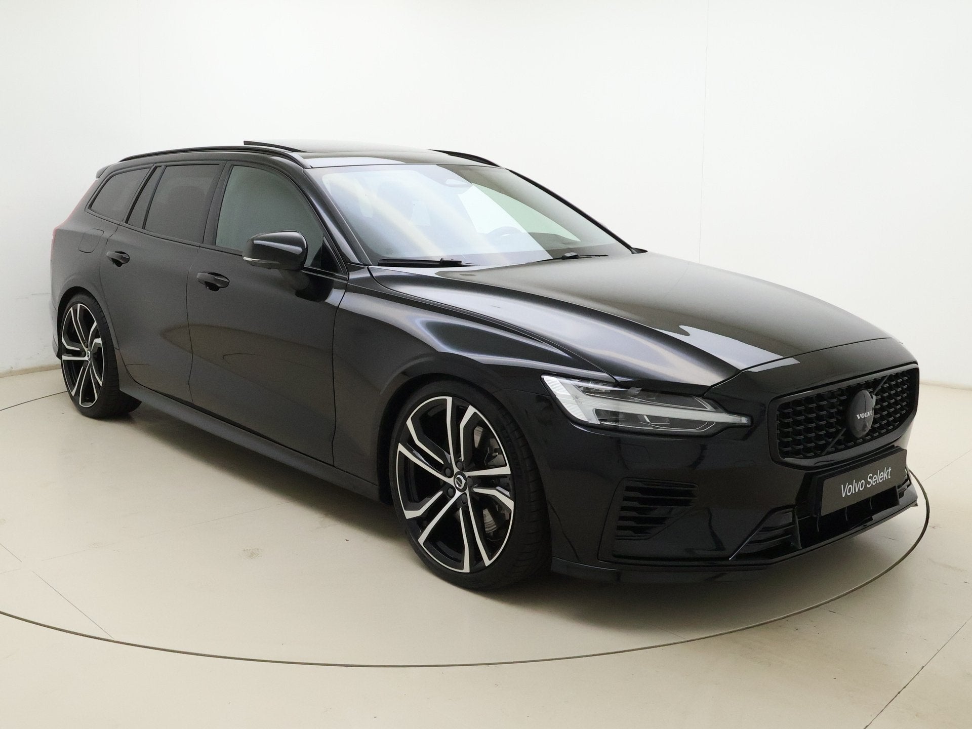 Volvo V60 T8 455pk AWD Ultra Dark Performance Edition / 20 I, Auto's, Volvo, Gebruikt, 4 cilinders, Leder en Stof, Zwart