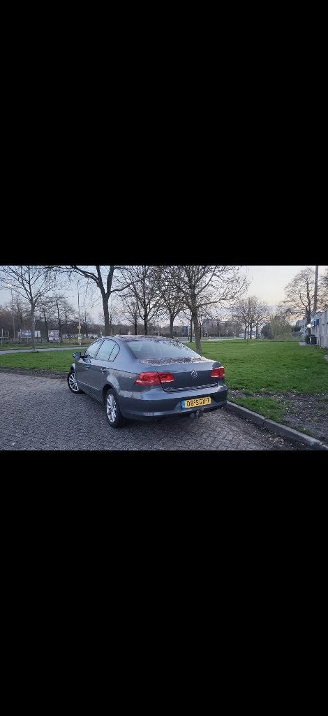 Volkswagen Passat 1.6 TDI 77KW Bluemotion Tech 2011 Grijs, Auto's, Volkswagen, Voorwielaandrijving, Euro 5, Stof, Zwart