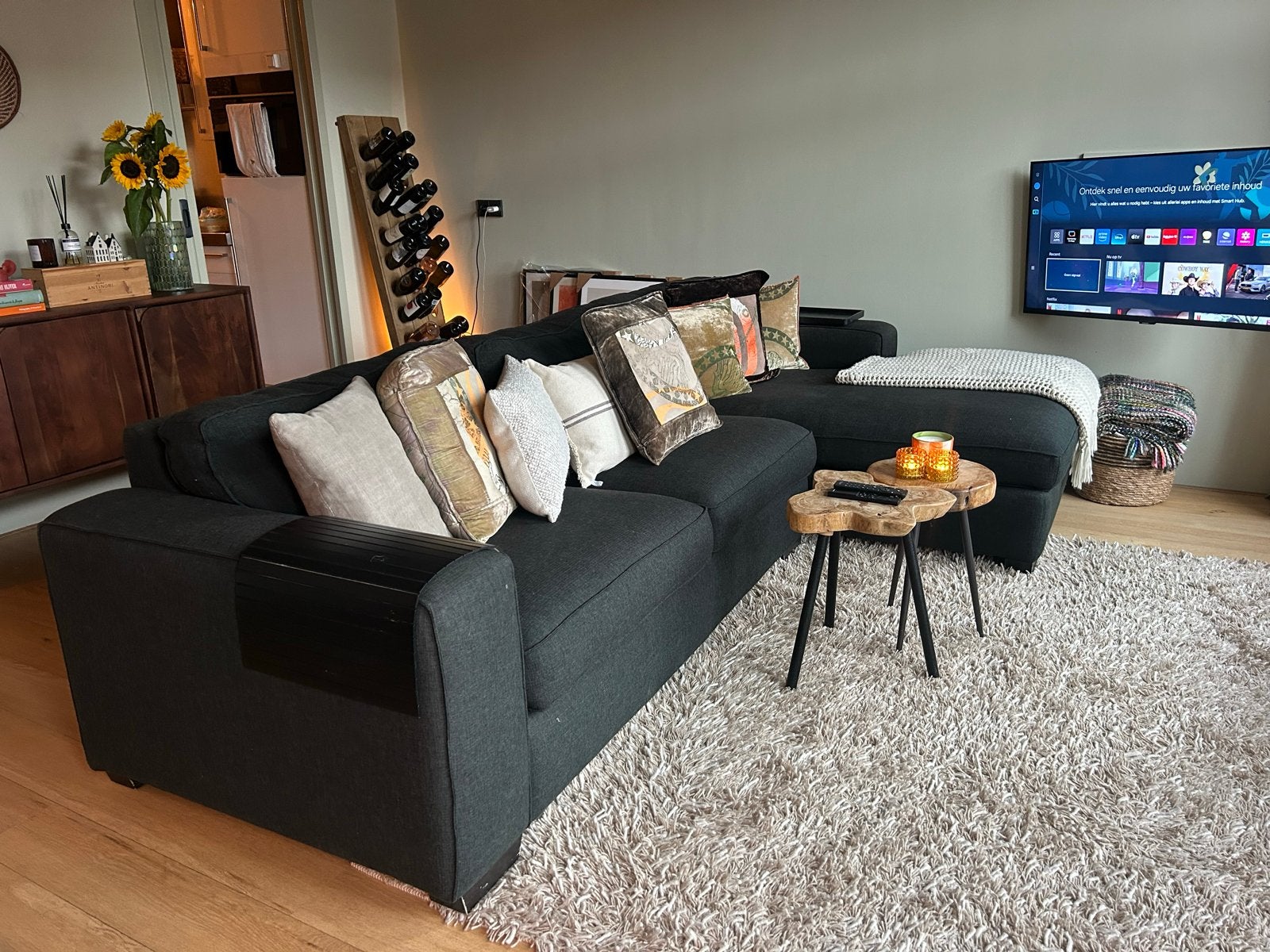 Comfortabele donkergrijze hoekbank met chaise longue