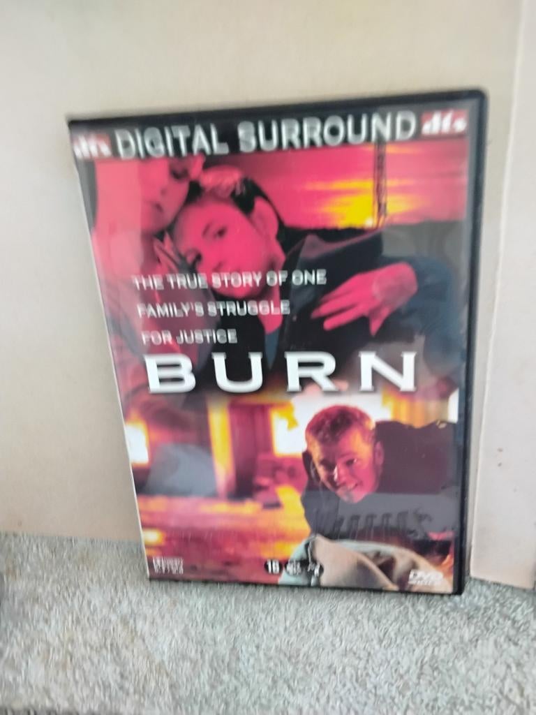 BURN    THE  TRUE STORY OF ONE, Vanaf 16 jaar, Ophalen of Verzenden, Zo goed als nieuw