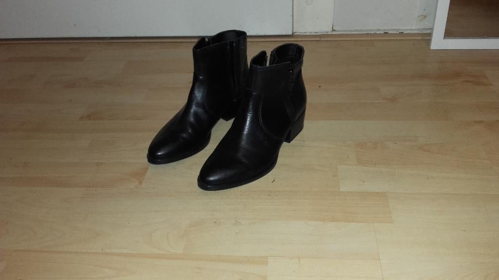Zwarte Laarsjes  Excellent Quality Wear  maat 38, Kleding | Dames, Schoenen, Ophalen of Verzenden, Nieuw, Zwart