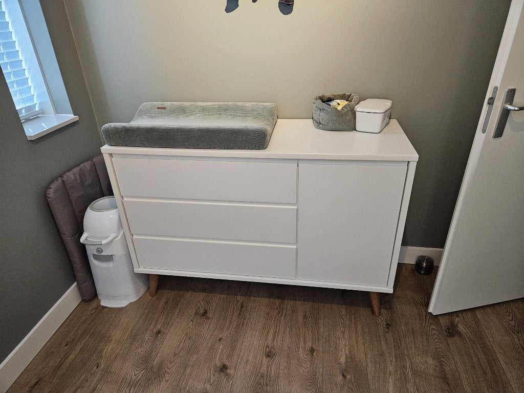 childwood Commode + kledingkast Baby kamer - WIT - greeploos, Kinderen en Baby's, Kinderkamer | Commodes en Kasten, Ophalen, Kast