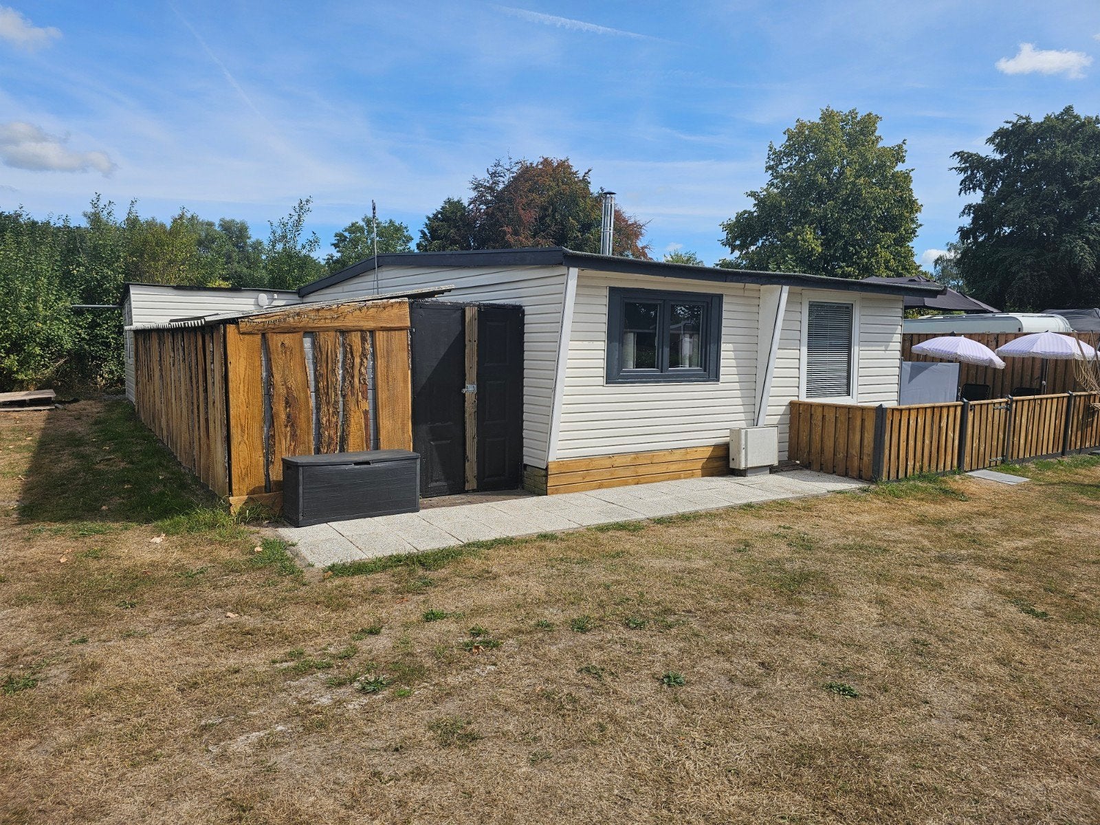 te koop chalet met inboedel en staanplaats, Meer dan 6